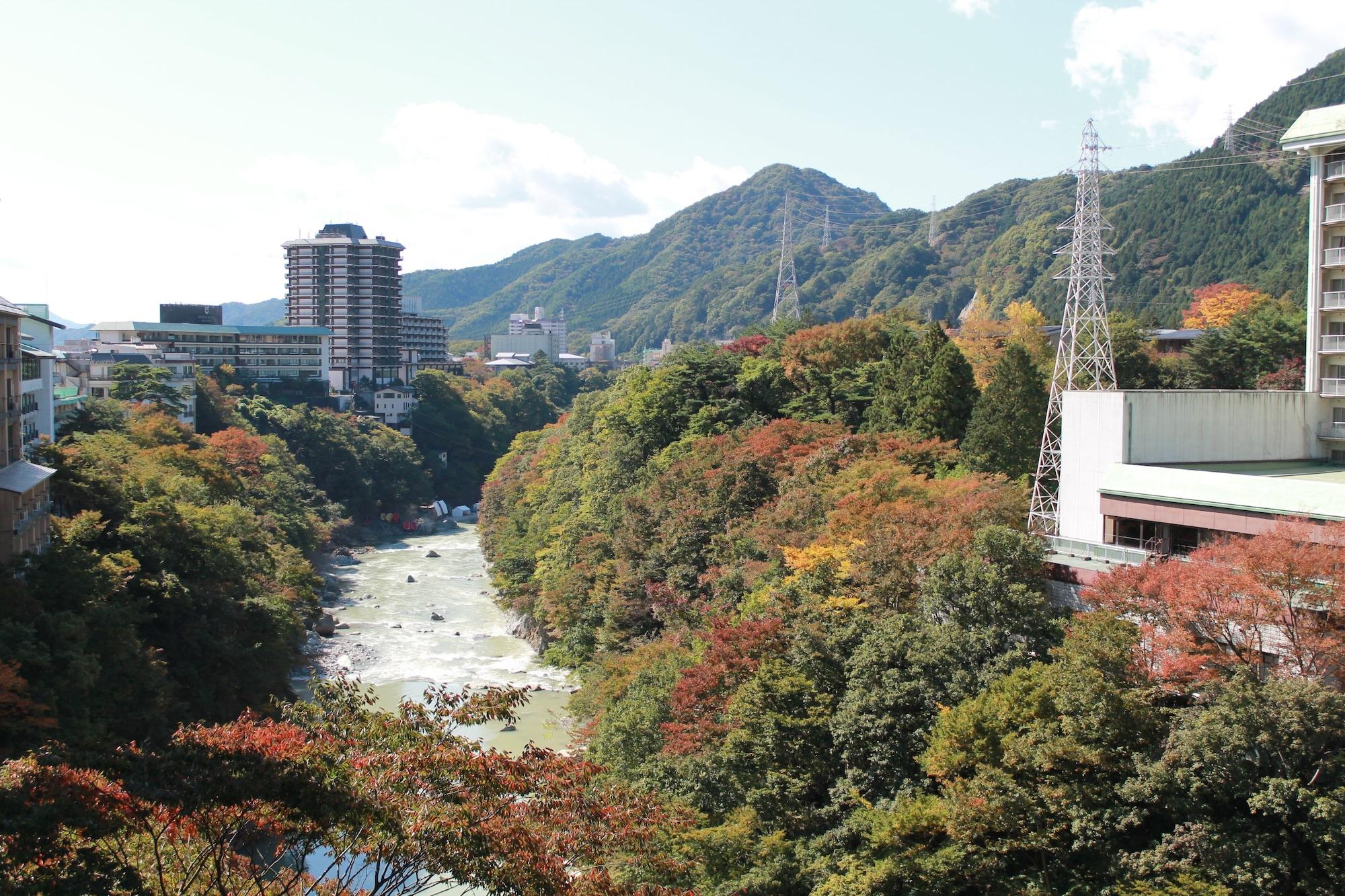 Отель Kinugawa Onsen Sanraku Никко Экстерьер фото