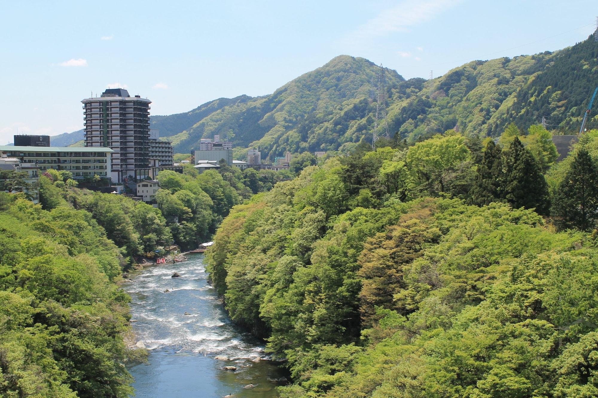Отель Kinugawa Onsen Sanraku Никко Экстерьер фото